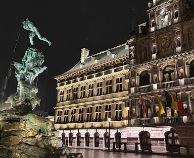 U Eat & Sleep Antwerp