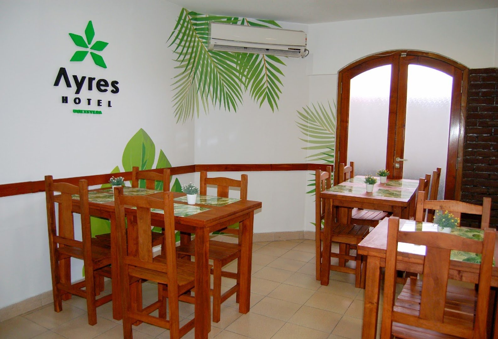 Hotel U.O.E.T.S y L.R.A