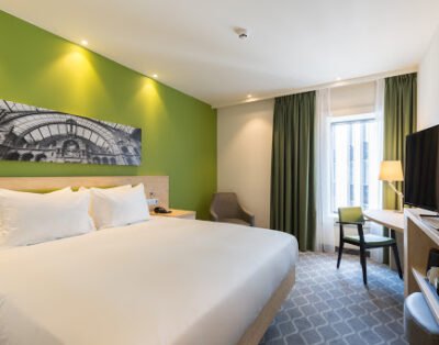 Theater Hotel by HappyCulture