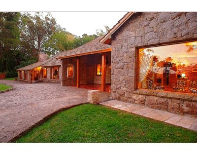 Los Nobles Hostal de Bosque